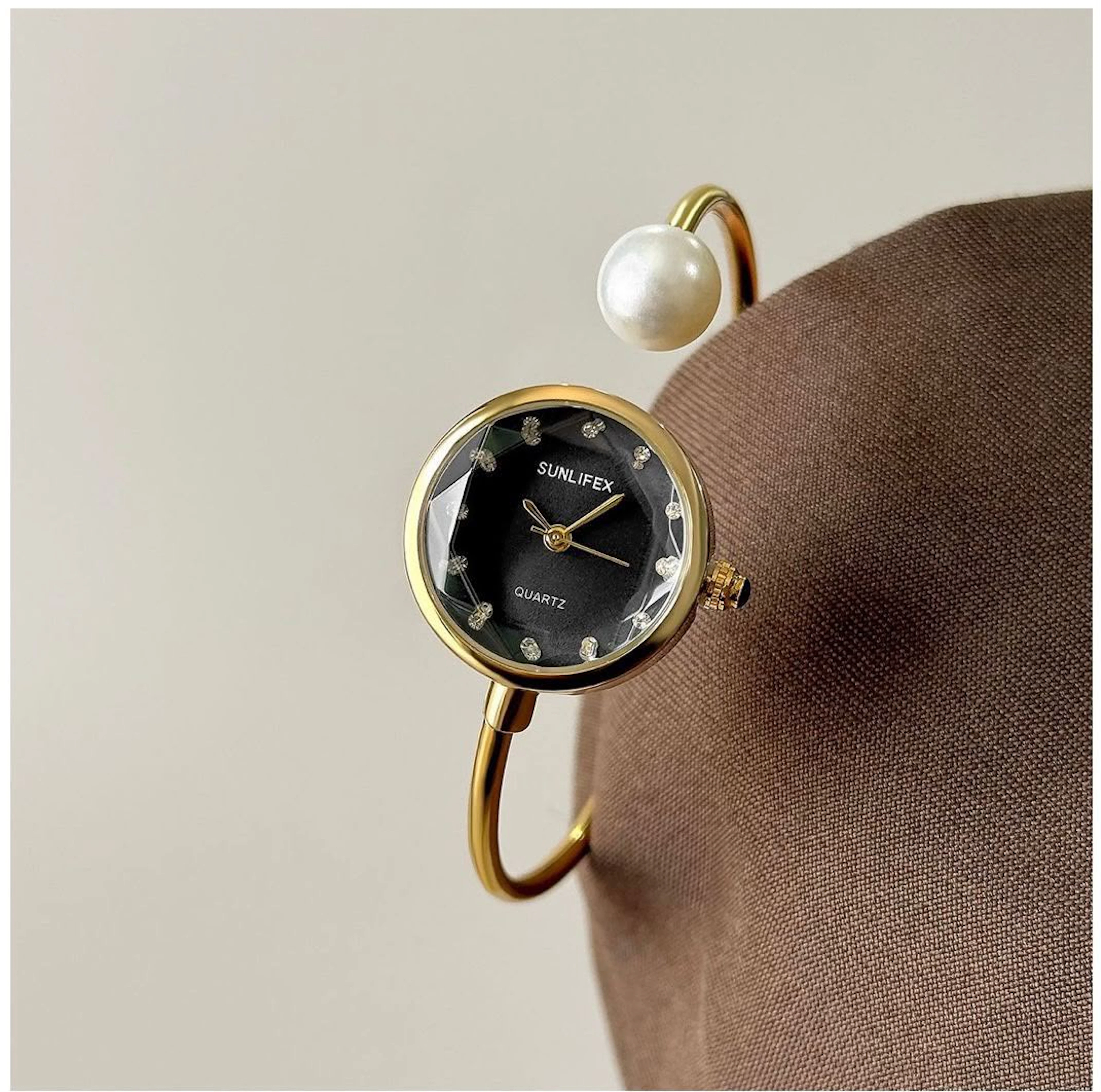 Bold Fashion Watch For Ladies