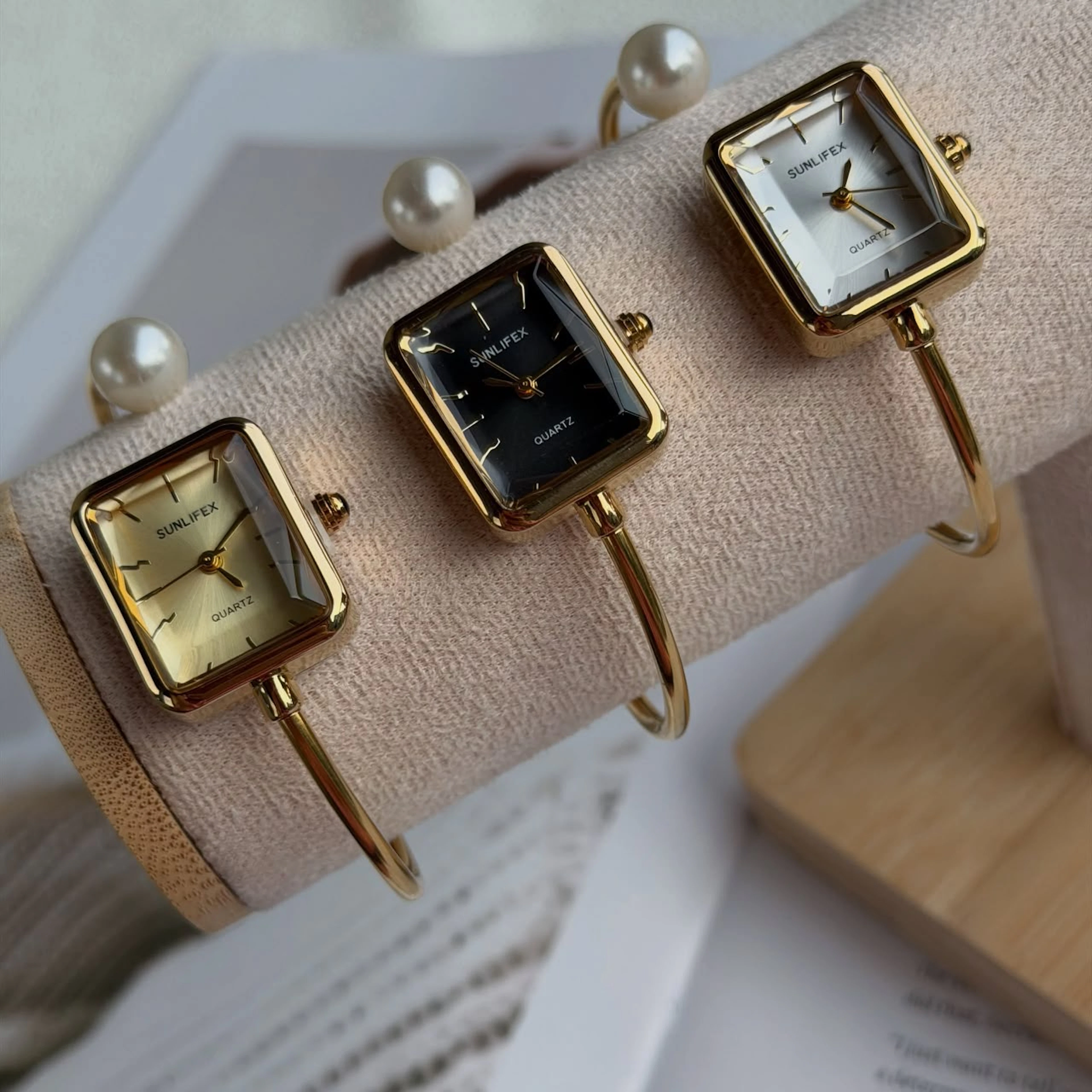 Bold Fashion Watch For Ladies 5