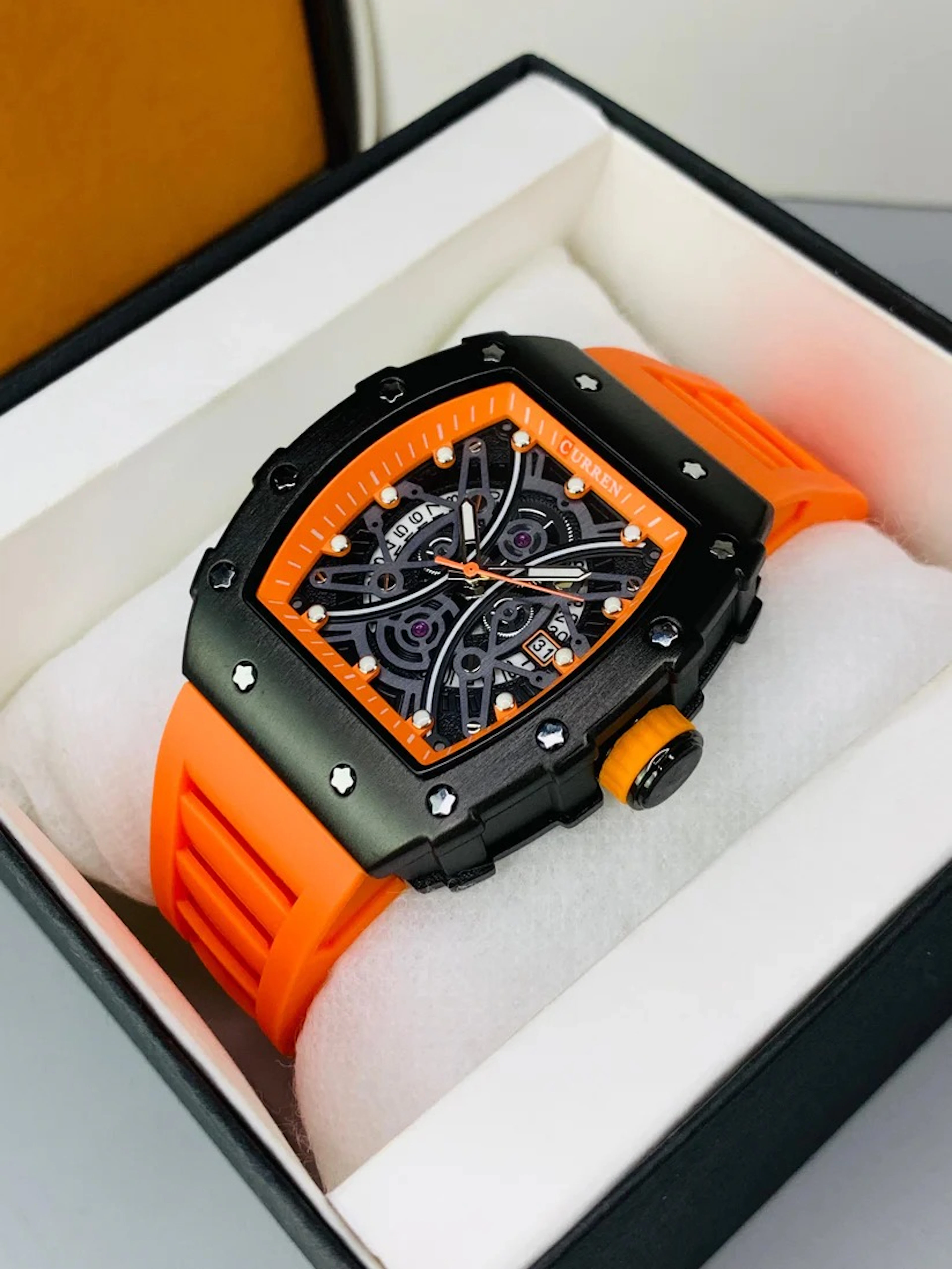 Opulent Wrist Watch 4