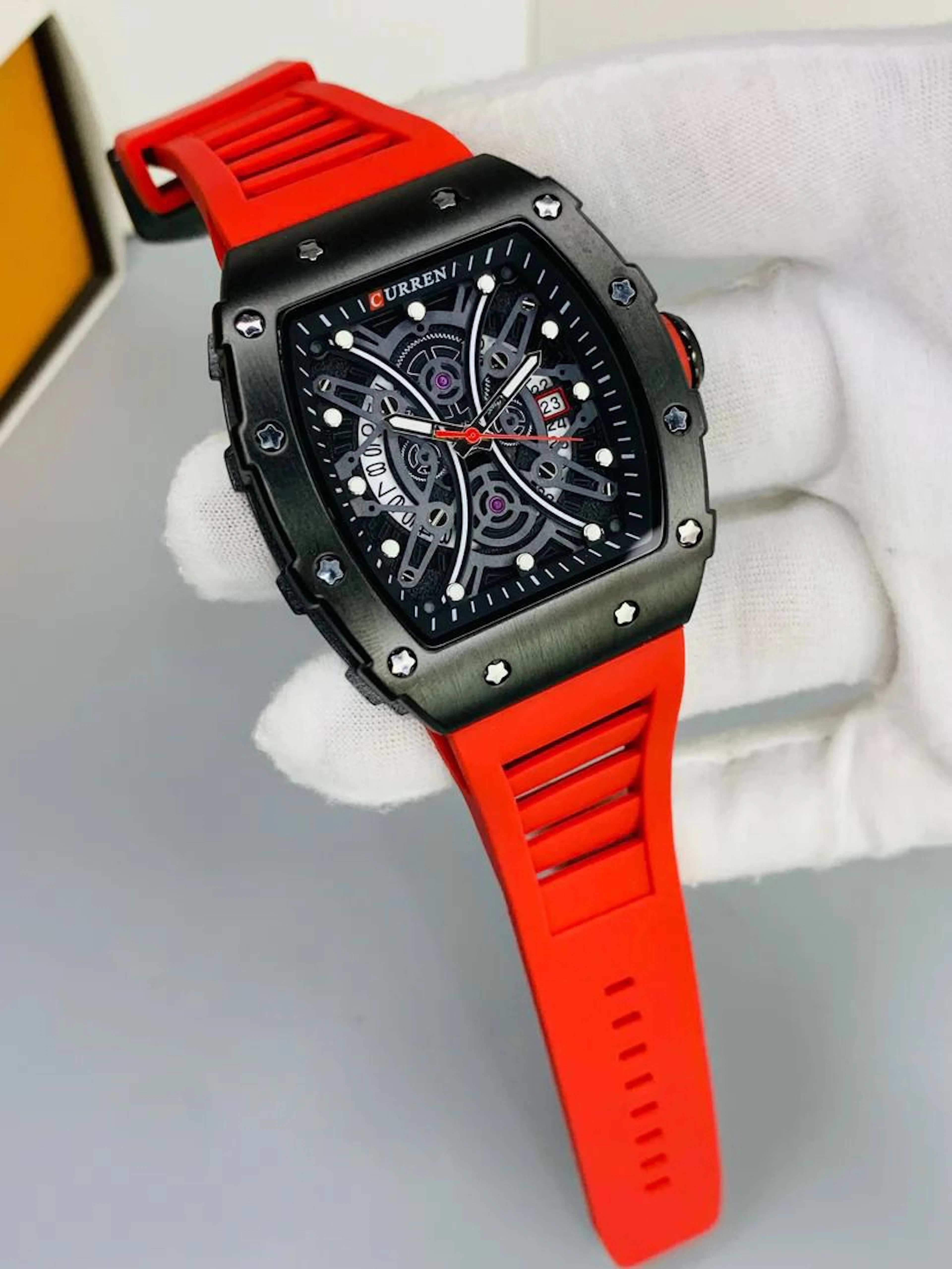 Opulent Wrist Watch 6