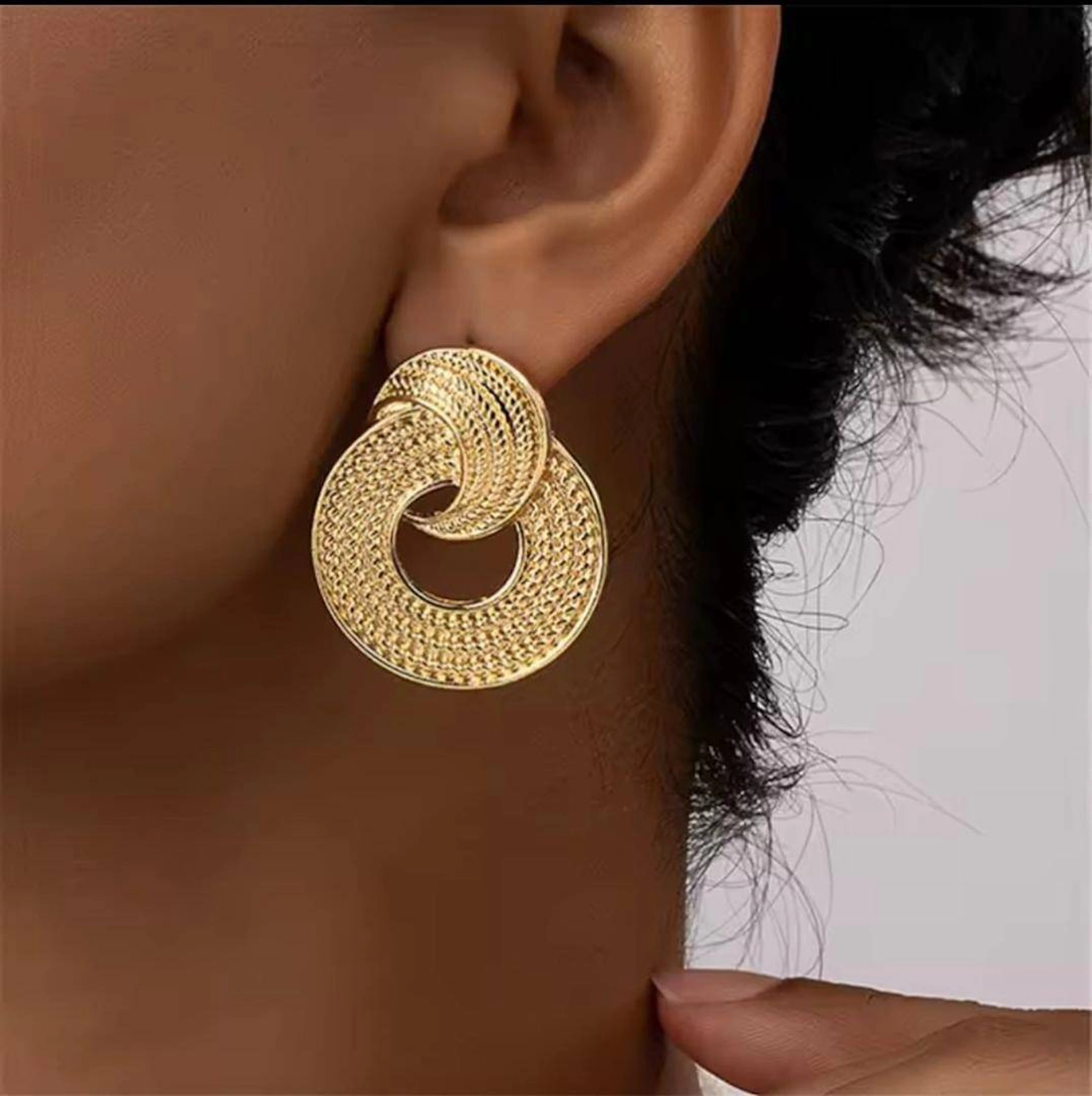 Hereni za Dhahabu - Twisted Knot Hoop