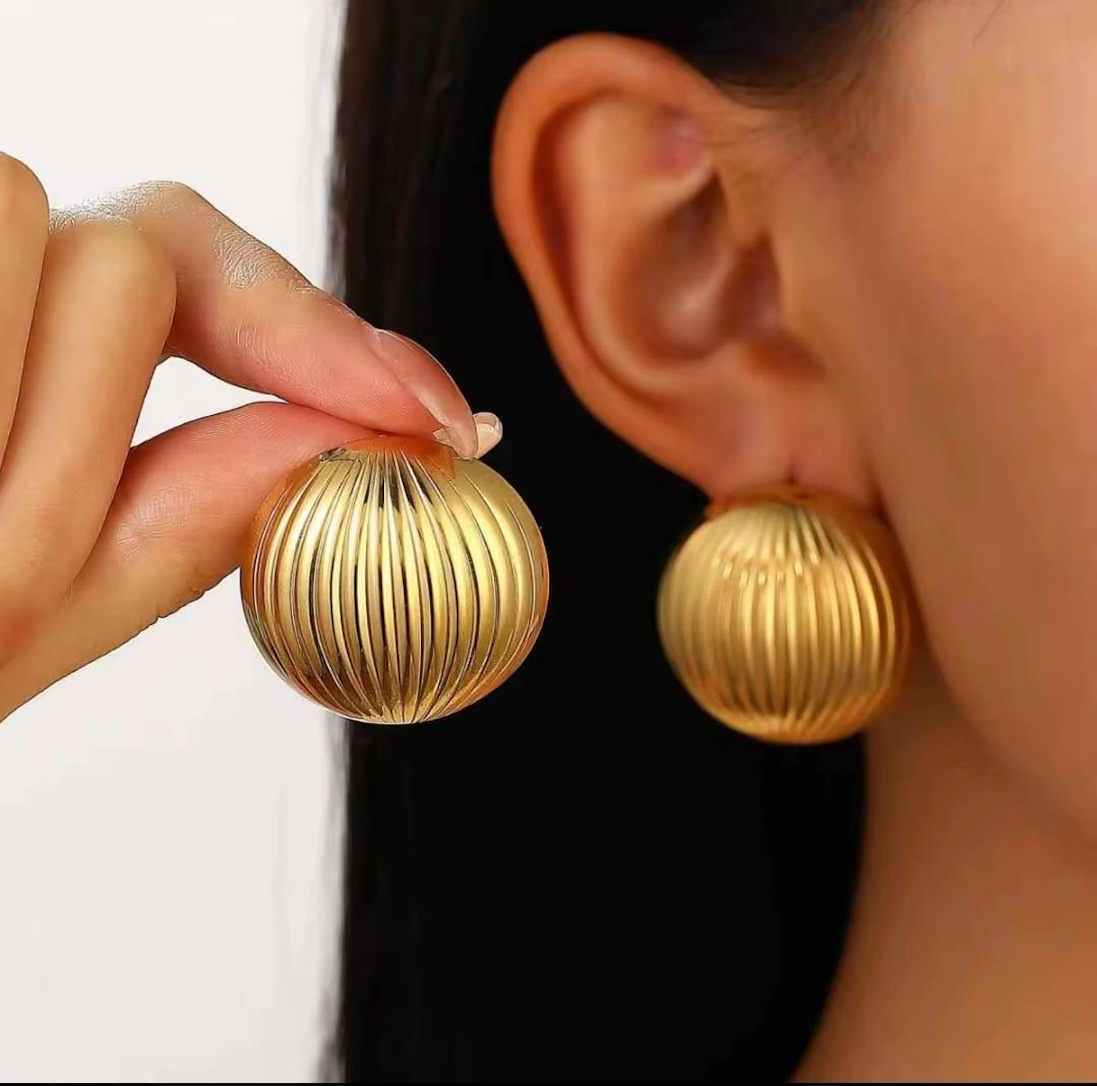 Hereni za Dhahabu - Ribbed Ball Stud